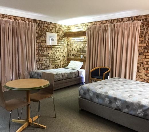 Ten Dollar Town Motel