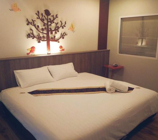 Le Lerts Living Hotel
