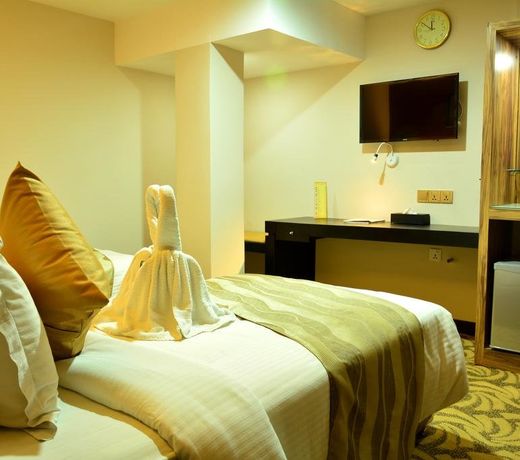 Pearl City Hotel