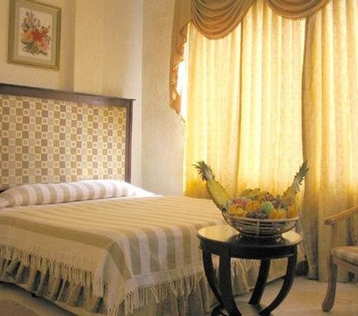 Pearl City Hotel