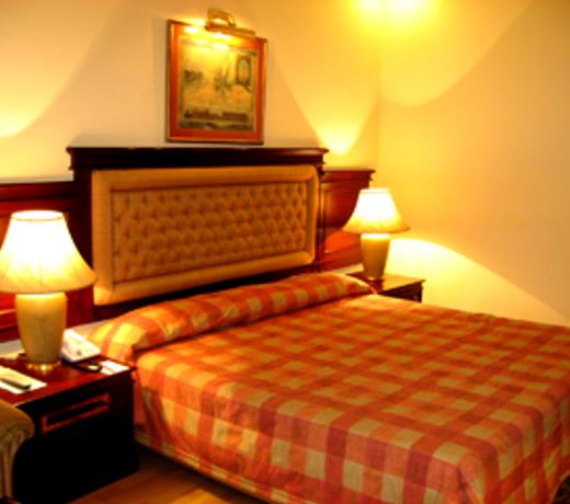 NearBy Hotel
