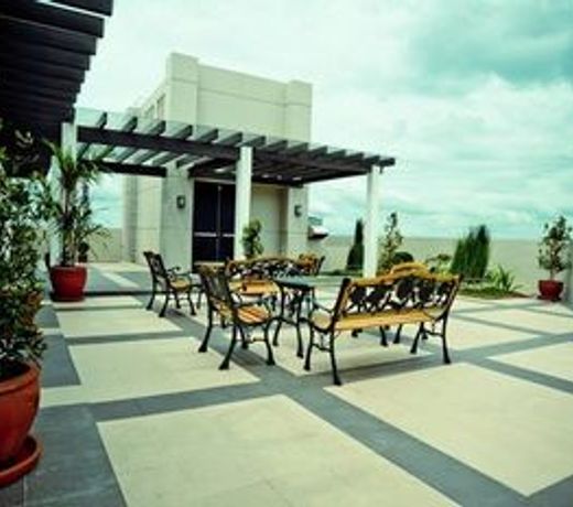 SanTomas Suites