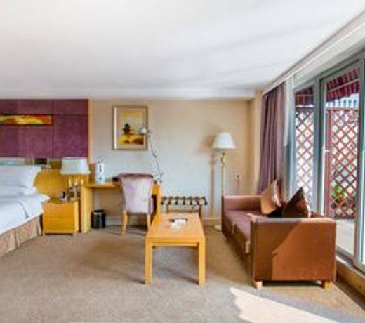 Zhongshan Louis Hotel