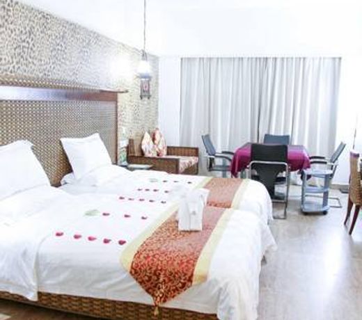 Serengeti Hotel