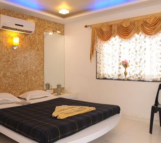 Hotel Vyankatesh & Pure Veg Restaurant