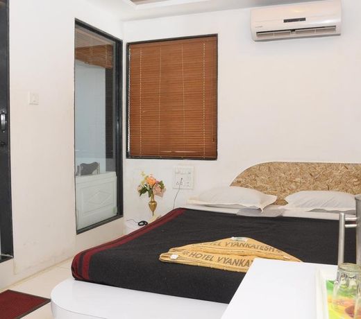 Hotel Vyankatesh & Pure Veg Restaurant