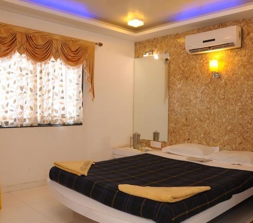 Hotel Vyankatesh & Pure Veg Restaurant