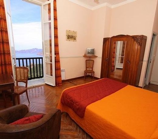 HOTEL LES ROCHES ROUGES