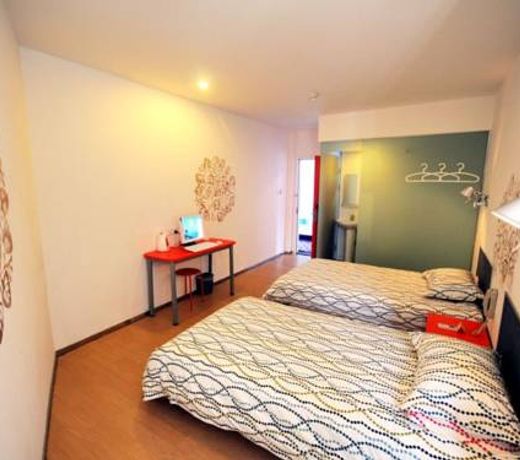 Podinn Jiaxin Shaonian Road