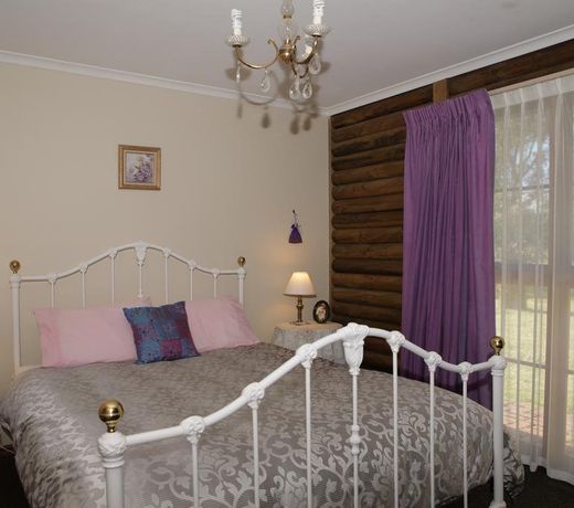 Halls Gap Log Cabins