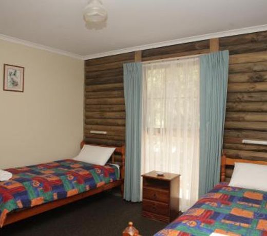 Halls Gap Log Cabins