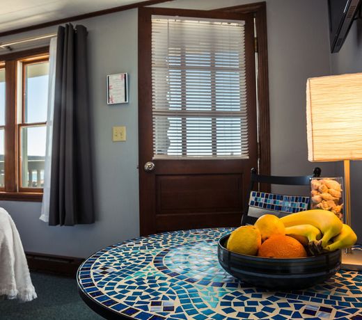 Bearskin Neck Motor Lodge