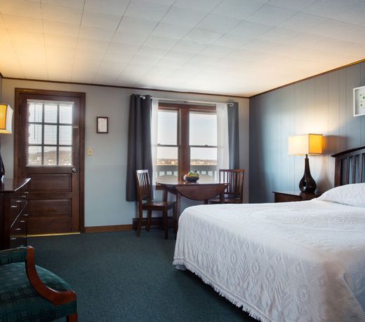 Bearskin Neck Motor Lodge