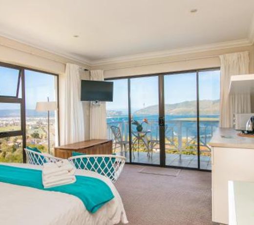 6 On Protea Guesthouse