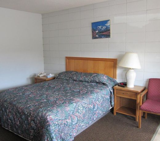 Camelot Court Motel