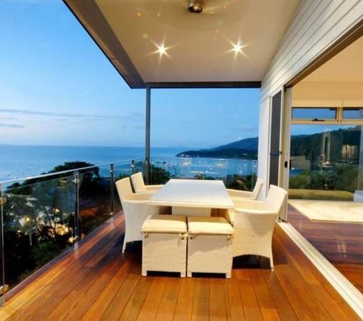 Horizons - Airlie Beach