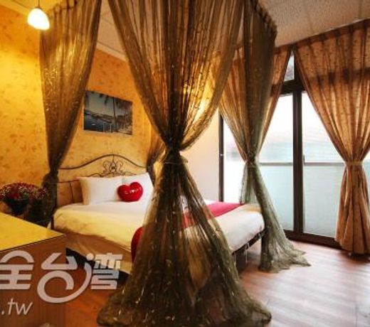 Sun Moon Love Hotel