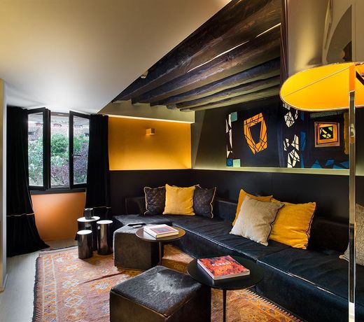 Charming House DD724