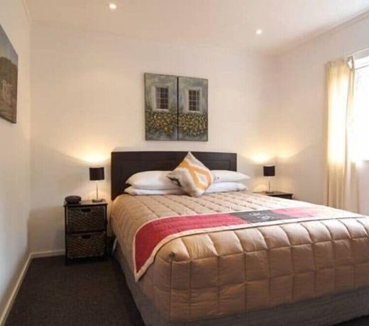 Christchurch City & Country Cottages - Nut Point Cottage