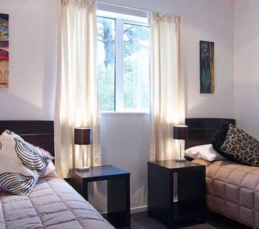 Christchurch City & Country Cottages - Nut Point Cottage