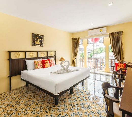 Le Hua Hotel