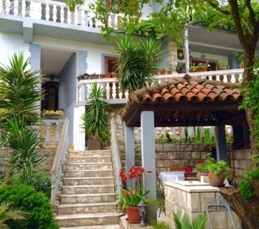 Apartments Lara