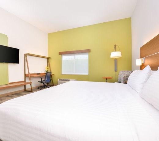 Holiday Inn Express & Suites Salem, an IHG Hotel