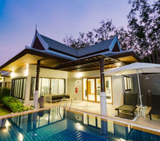 NearBy Hotel