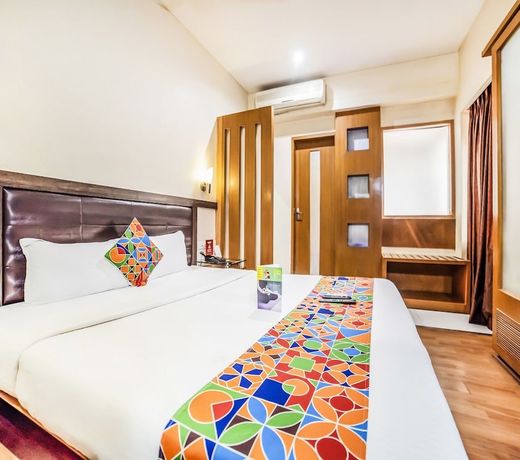Rapid Lakme Executive Hotel
