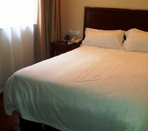 GreenTree Inn Qingdao Railway Station East Square Pichaiyuan Express Hotel