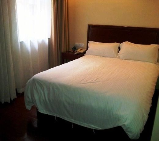 GreenTree Inn Qingdao Railway Station East Square Pichaiyuan Express Hotel