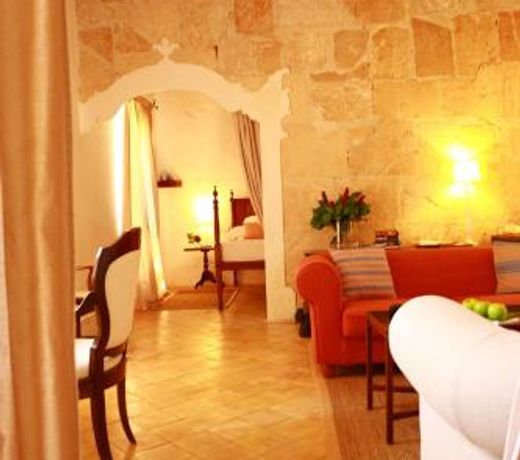 Oliver Moragues Grandhouse & Vineyard