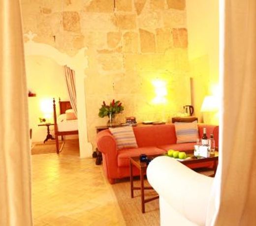Oliver Moragues Grandhouse & Vineyard