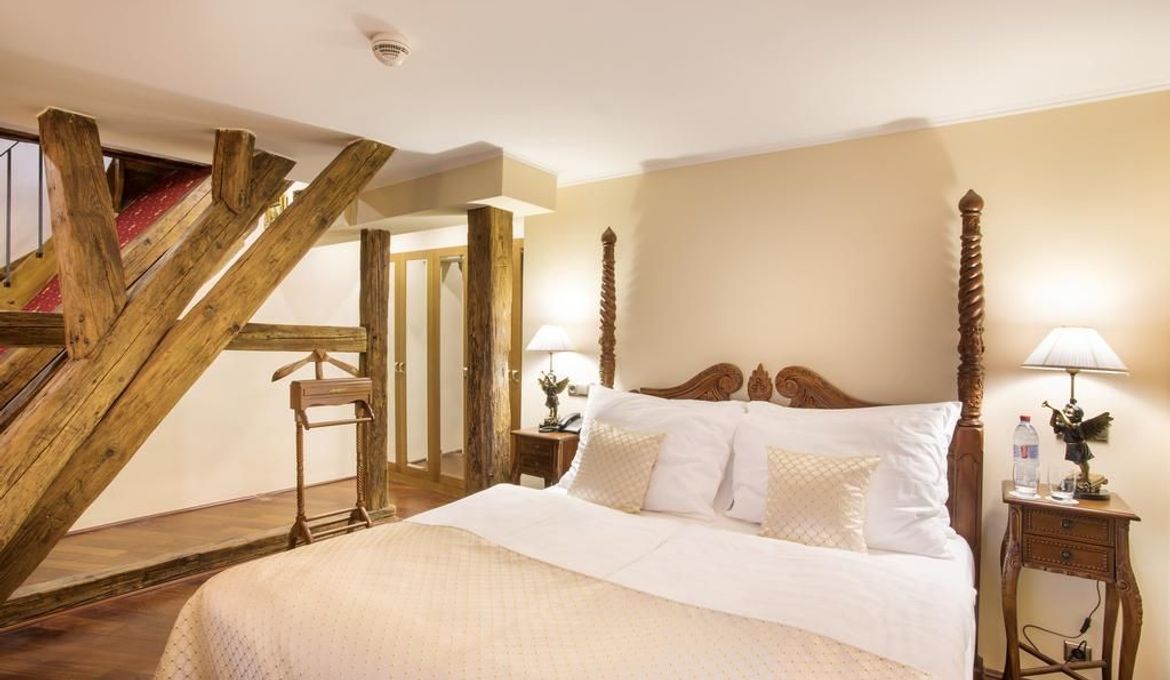 Iron Gate Hotel & Suites