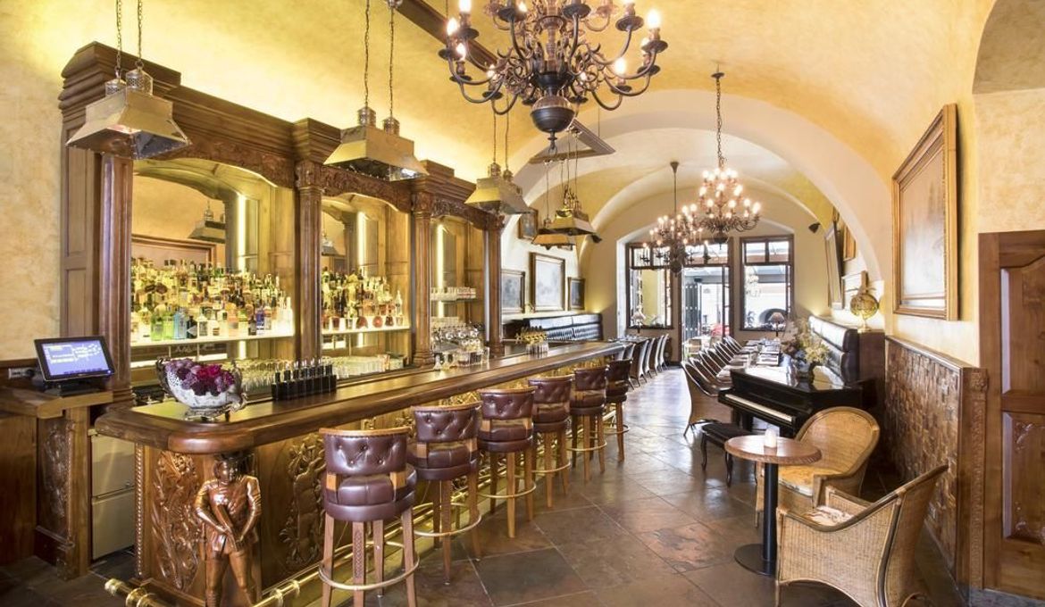 Iron Gate Hotel & Suites