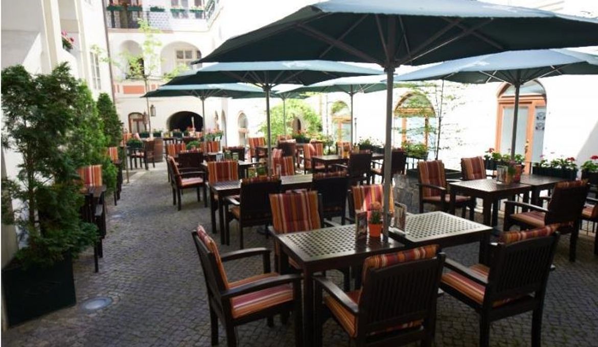 Iron Gate Hotel & Suites