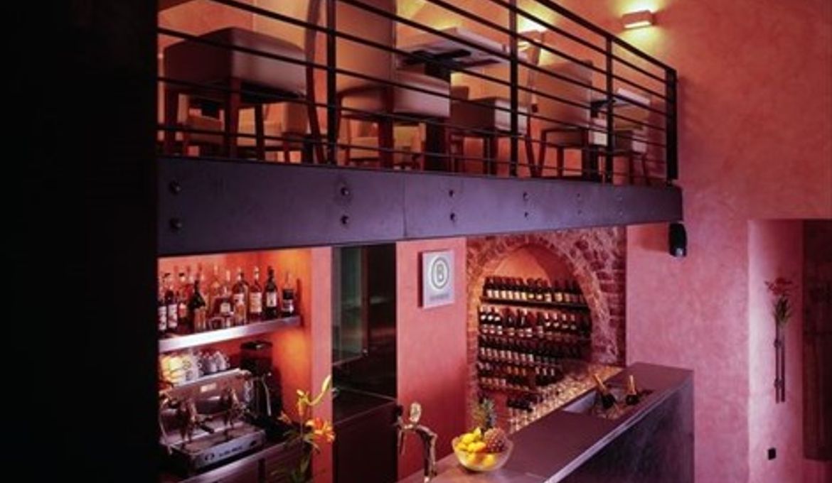 Iron Gate Hotel & Suites