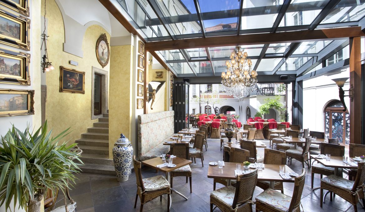 Iron Gate Hotel & Suites