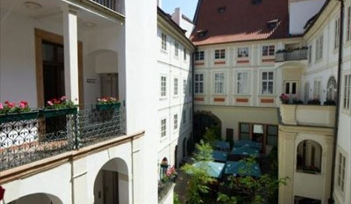 Iron Gate Hotel & Suites