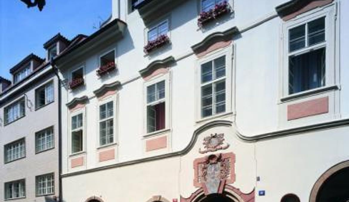 Iron Gate Hotel & Suites