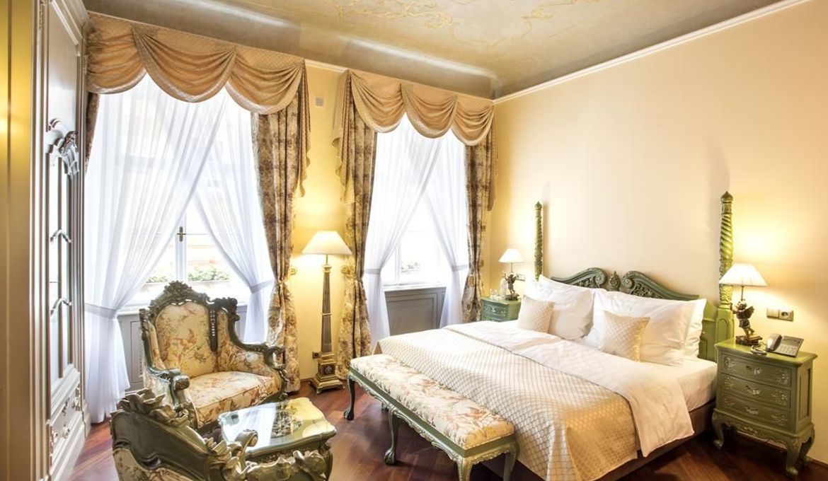 Iron Gate Hotel & Suites