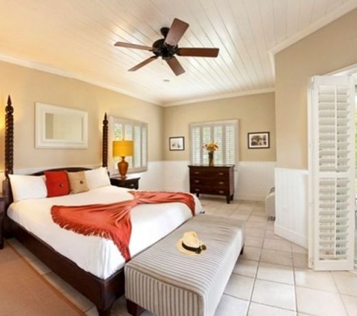 Coral Sands Hotel