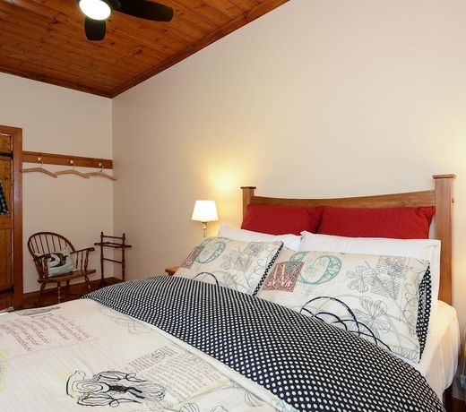Trafalgar Premium Vintage Suites