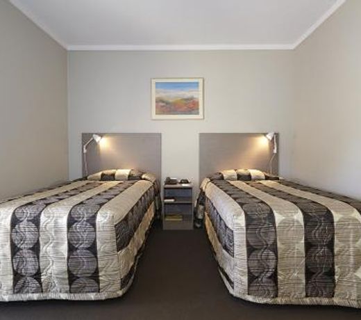 Seasons Hotel Newman