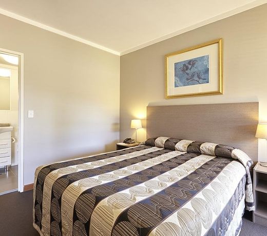 Seasons Hotel Newman