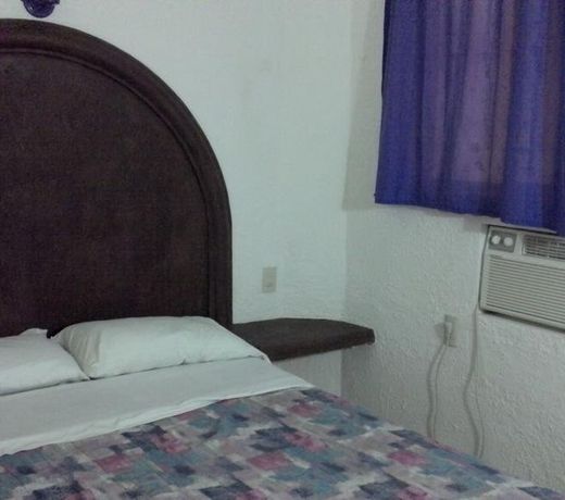 Hotel Morales Inn