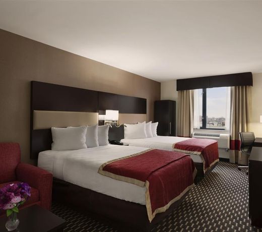 Howard Johnson by Wyndham Jamaica NY Near AirTrain JFK