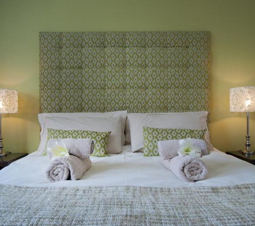 Six on Scott Guesthouse