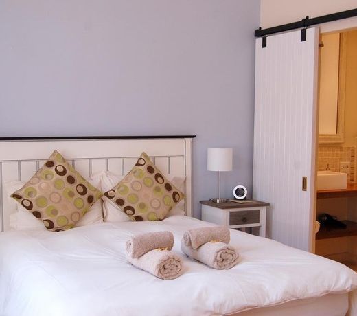 Six on Scott Guesthouse