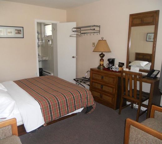 CANADIANA INN